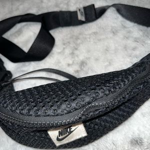 Nike Black Crossbody Fanny Pack Belt Bag
